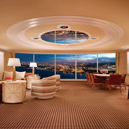 Encore Boston Harbor Everett Exterior foto The interior of a suite at Wynn